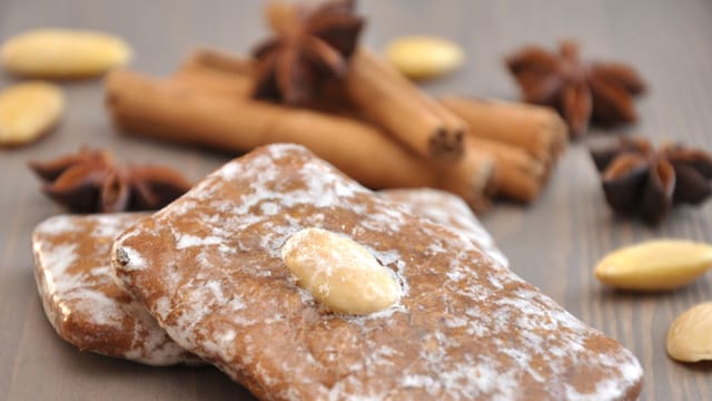 Lebkuchen backen ist ein Spaß für kleine und große Nachkatzen.