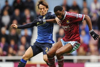 David Silva (li.) und Manchester City patzen gegen West Ham United mit Alex Song.