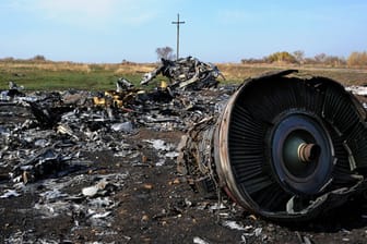 Trümmerteile von Flug MH17 in der Ostukraine