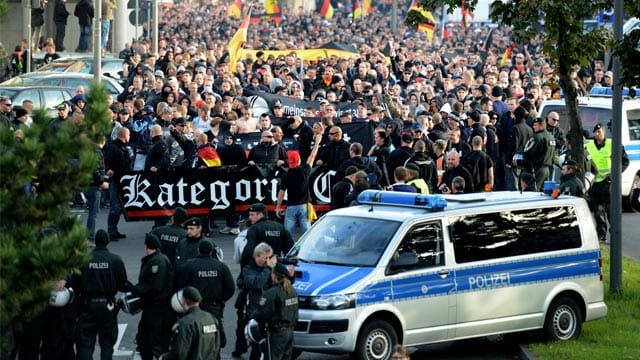 Ausschreitungen in Köln: Immer mehr Gruppen stehen sich in Deutschland verfeindet gegenüber. Ausschreitungen in Köln: Immer mehr Gruppen stehen sich in Deutschland verfeindet gegenüber.