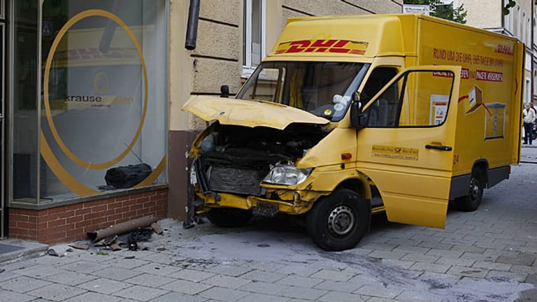 Post- bzw. DHL-Fahrzeuge sind immer häufiger in Unfälle verwickelt