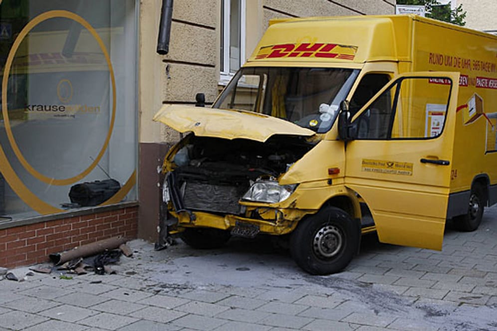 Post- bzw. DHL-Fahrzeuge sind immer häufiger in Unfälle verwickelt
