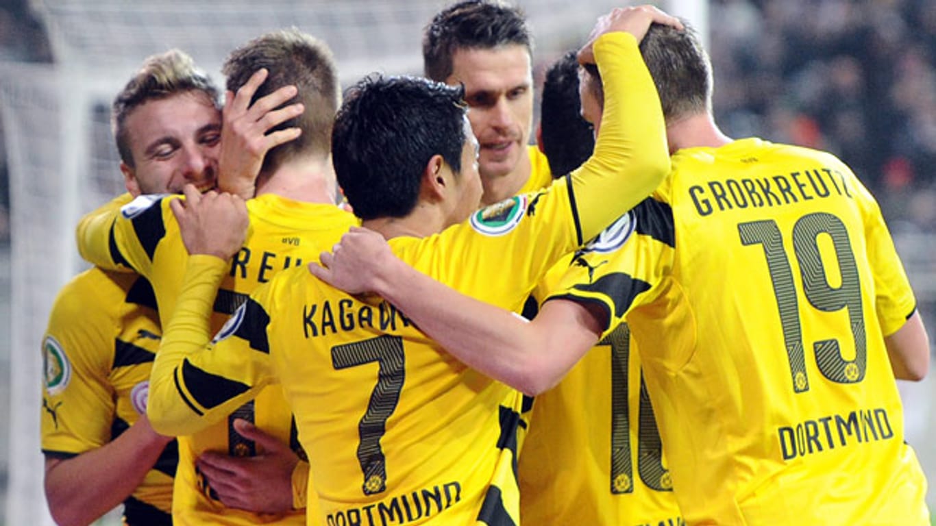 Schwarz-gelber Jubel: Die Spieler von Borussia Dortmund haben in Hamburg allen Grund zur Freude.