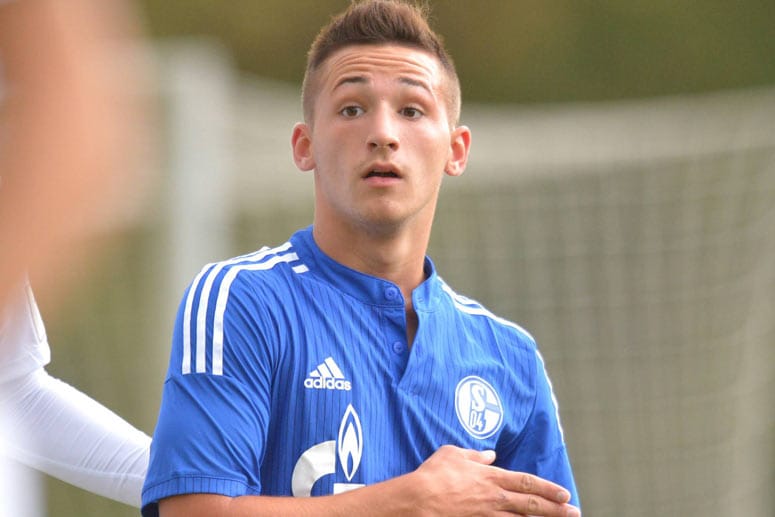 Donis Avdijaj hat im Moment auf Schalke einen schweren Stand.
