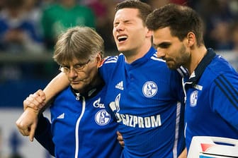 Schalkes Julian Draxler muss in der Partie gegen Augsburg kurz nach Anpfiff wieder vom Platz.