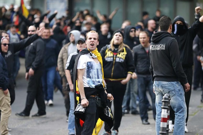 Gewaltbereite Hooligans planen Demonstrationen in mehreren deutschen Städten