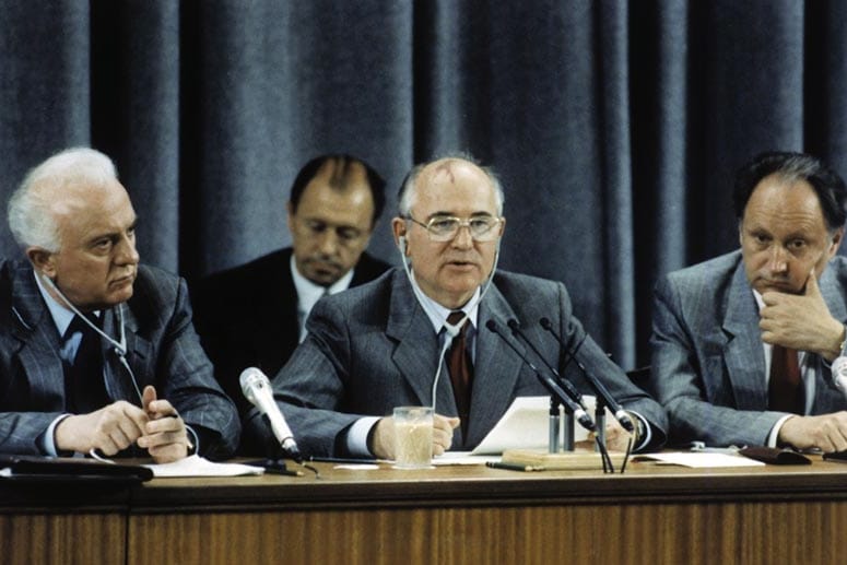 KPdSU-Generalsekretär Michael Gorbatschow (re.) und Außenminister Eduard Schewardnadse 1988