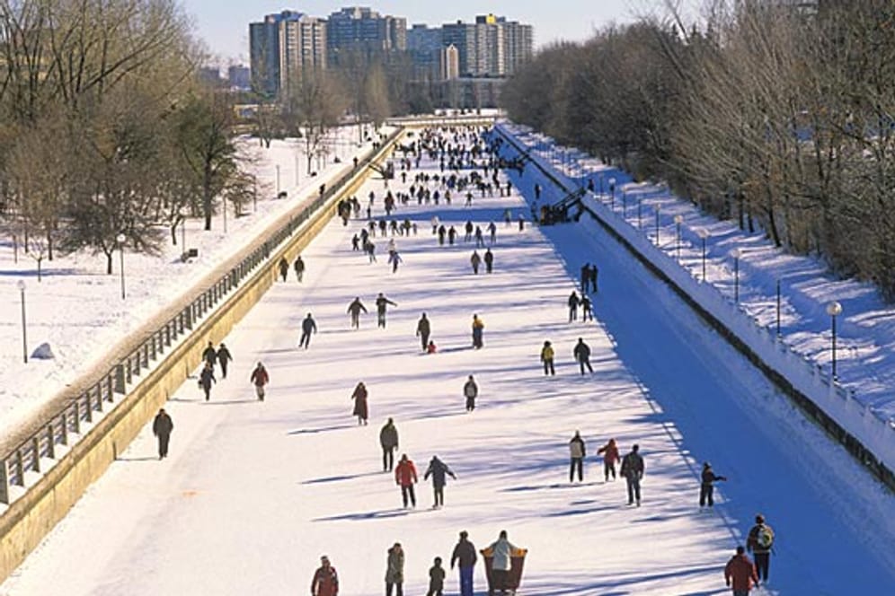 Im Winter beliebt ist das Schlittschuhlaufen auf dem Rideau Canal in Ottawa.