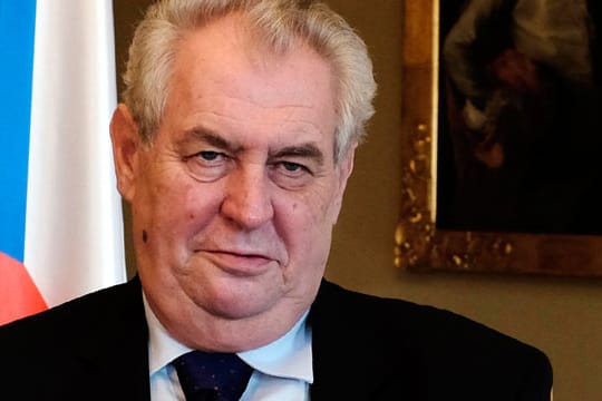 Milos Zeman ist sein knapp einem Jahr Präsident der Tschechen - und fällt immer wieder durch Eskapaden auf