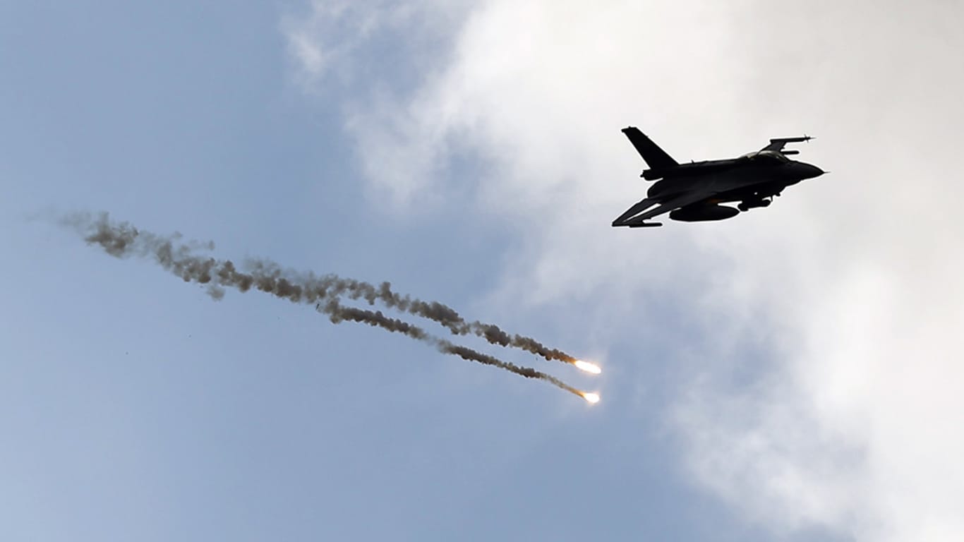 F-16-Jet bei einem Nato-Manöver in Polen: Große Übungen mit Zehntausenden Soldaten könnten künftig auch in Osteuropa stattfinden.