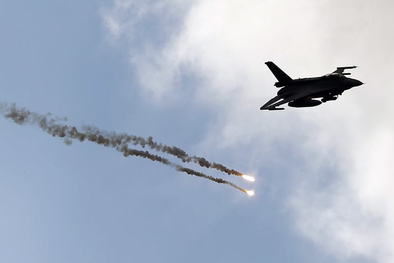 F-16-Jet bei einem Nato-Manöver in Polen: Große Übungen mit Zehntausenden Soldaten könnten künftig auch in Osteuropa stattfinden.
