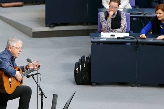 Die Linke kritisiert den Auftritt von Liedermacher Wolf Biermann. Mit auf dem Bild die Linksfraktion im Deutschen Bundestag.