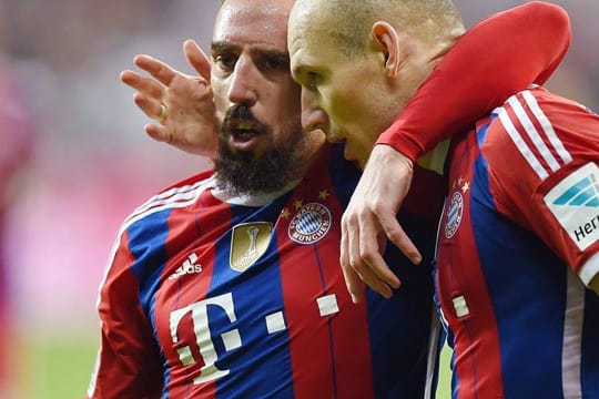Franck Ribéry (li.) und Arjen Robben bejubeln den 2:1-Sieg gegen Borussia Dortmund.