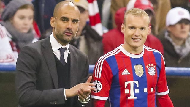 Bayern-Trainer Pep Guardiola hält große Stücke auf Sebastian Rode. Bayern-Trainer Pep Guardiola hält große Stücke auf Sebastian Rode.