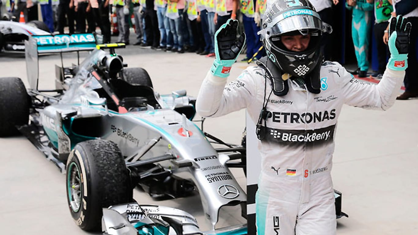 Nico Rosberg freut sich über seinen Sieg in Sao Paulo.