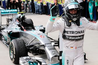 Nico Rosberg freut sich über seinen Sieg in Sao Paulo.