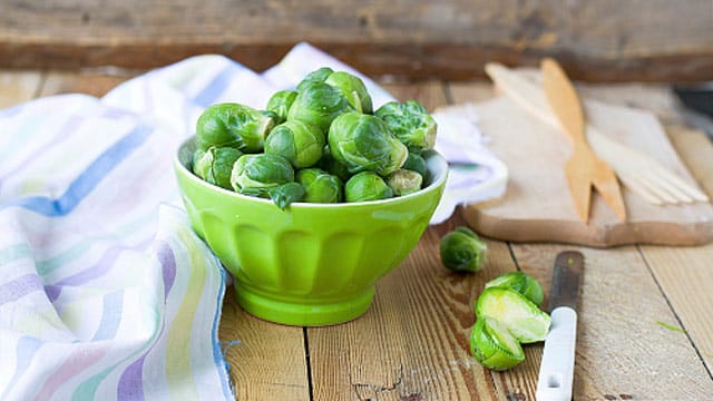 Rosenkohl enthält viele Vitamine und Mineralstoffe und ist daher sehr gesund.