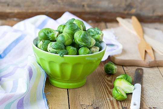 Rosenkohl enthält viele Vitamine und Mineralstoffe und ist daher sehr gesund.