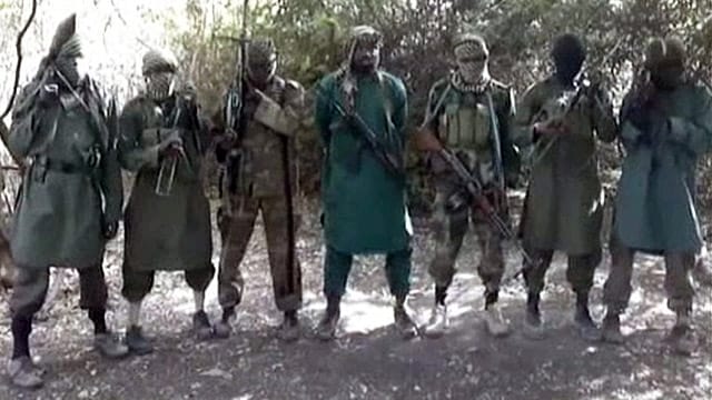Geißel ihres Landes: Boko-Haram-Kämpfer 2013 mit ihrem 2013 getöteten Anführer Abubakar Shekau (Mitte) Geißel ihres Landes: Boko-Haram-Kämpfer 2013 mit ihrem 2013 getöteten Anführer Abubakar Shekau (Mitte)