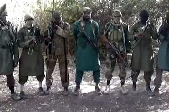 Geißel ihres Landes: Boko-Haram-Kämpfer 2013 mit ihrem 2013 getöteten Anführer Abubakar Shekau (Mitte)