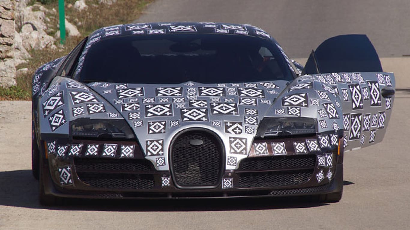Heißes Eisen - der Bugatti Chiron ist noch getarnt unterwegs