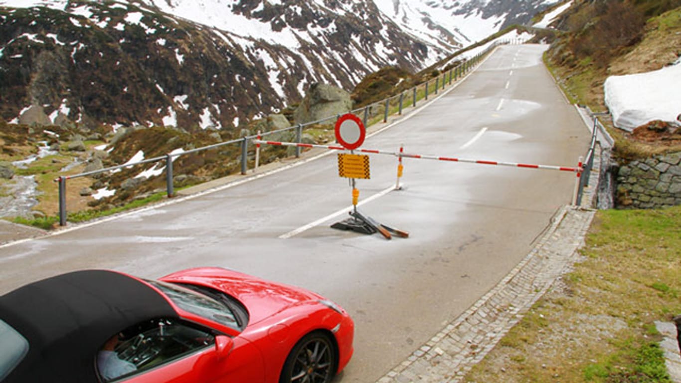 Der Sustenpass in der Schweiz öffnet erst wieder im Frühjahr