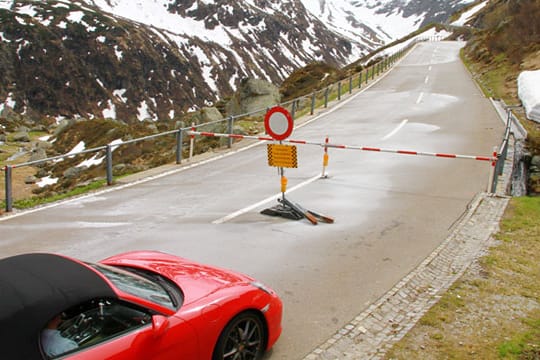 Der Sustenpass in der Schweiz öffnet erst wieder im Frühjahr