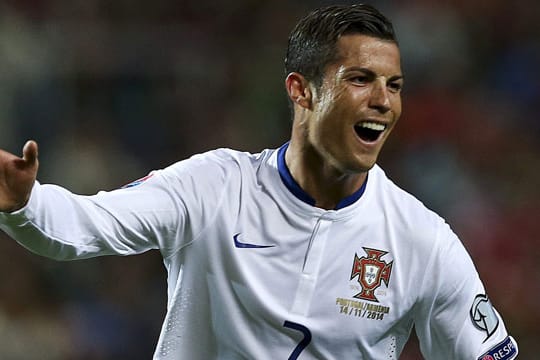 Cristiano Ronaldo überholte in der EM-Torjägerliste den Dänen Jon Dahl Tomasson.