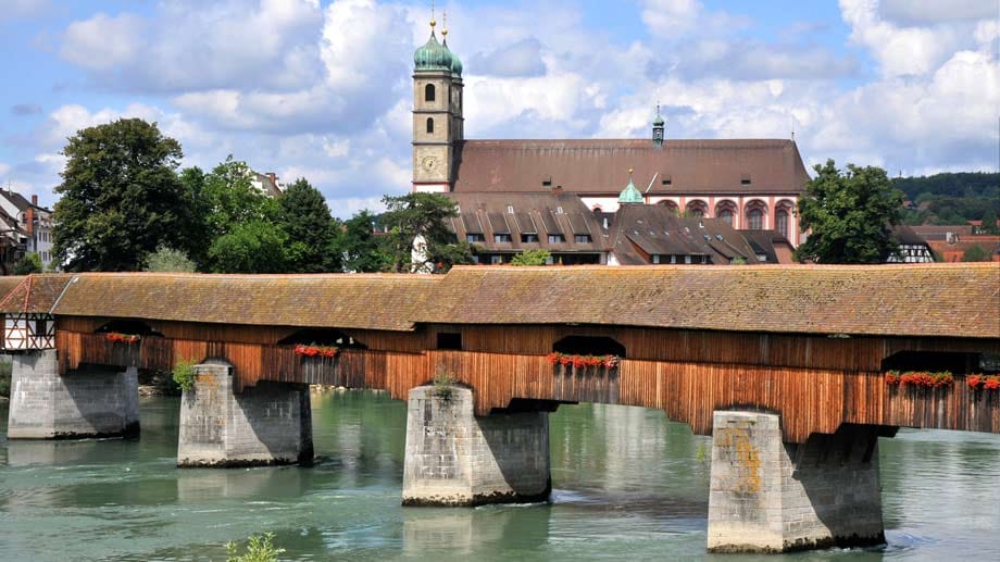 Erst seit Mitte Oktober frei von TNT: die Holzbrücke zwischen Bad Säckingen und der Schweizer Gemeinde Stein