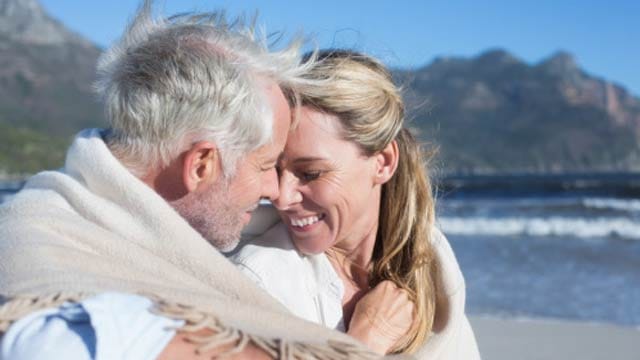 Wer Silberhochzeit nicht feiern möchte, kann alternativ in den Urlaub fahren und die Zweisamkeit genießen.