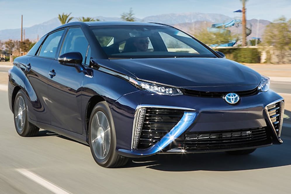 Toyota Mirai - das erste Brennstoffzellenauto der Welt fährt vor
