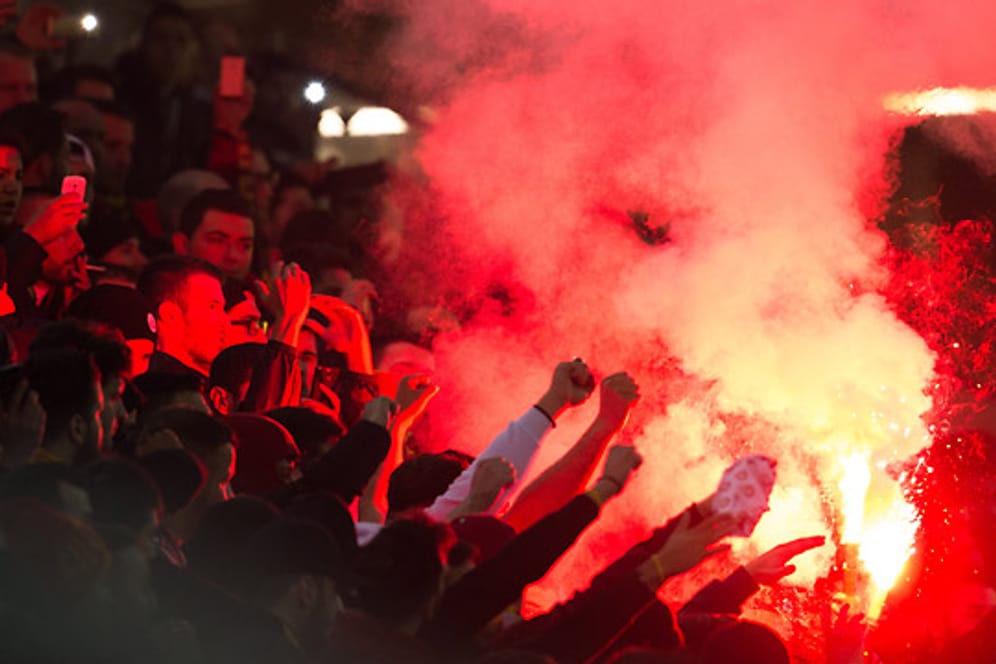 Gefährliche Szenen im Signal-Iduna-Park bei der Partie gegen Galatasaray