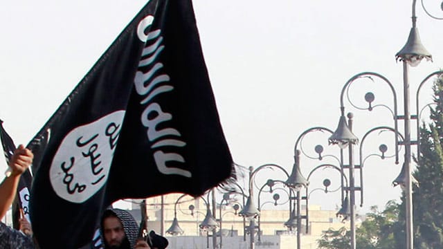 Erhan A. wollte für den Islamischen Staat in den Heiligen Krieg ziehen, kam aber nur bis zur türkisch-syrischen Grenze. Erhan A. wollte für den Islamischen Staat in den Heiligen Krieg ziehen, kam aber nur bis zur türkisch-syrischen Grenze.
