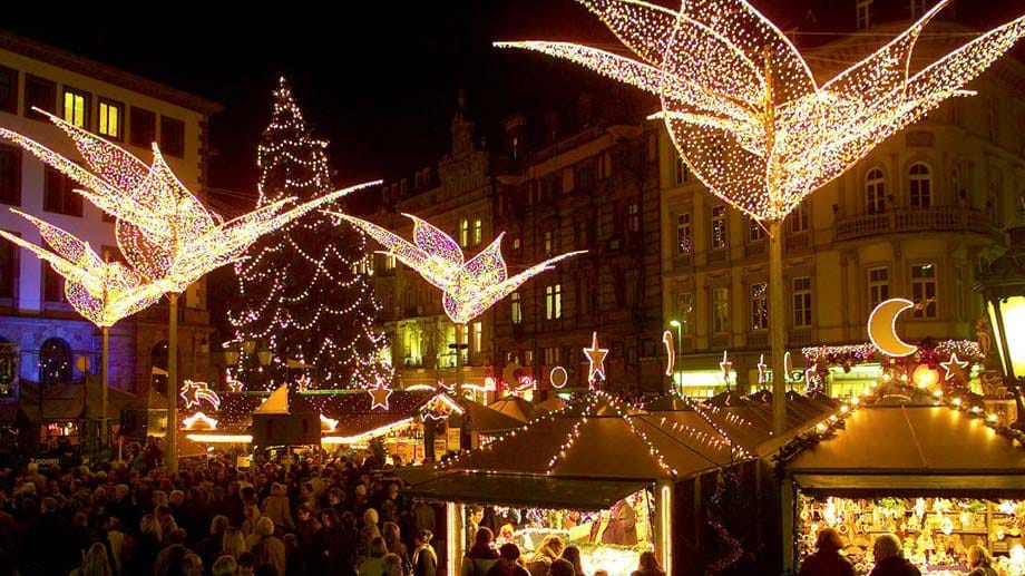 Der Sternschnuppenmarkt am Schloßplatz in Wiesbaden.