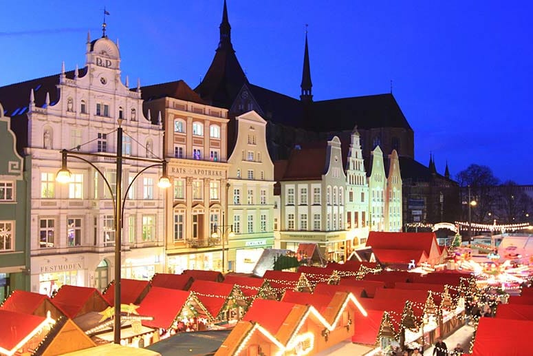 Der Weihnachtsmarkt in Rostock ist der größte in ganz Norddeutschland.