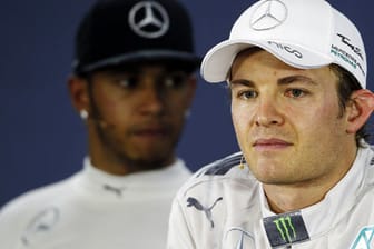 Würden die Punkte noch so gezählt wie früher, könnte Rosberg (re.) noch aus eigner Kraft den Titel holen.
