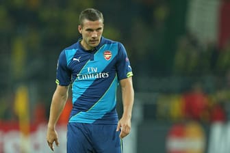 Lukas Podolski ist mit seiner Situation alles andere als glücklich.