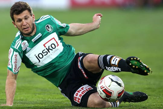 Fußballprofi Andreas Schicker - hier noch im Trikot des SV Ried - hat einen folgenschweren Unfall mit Feuerwerkskörpern.
