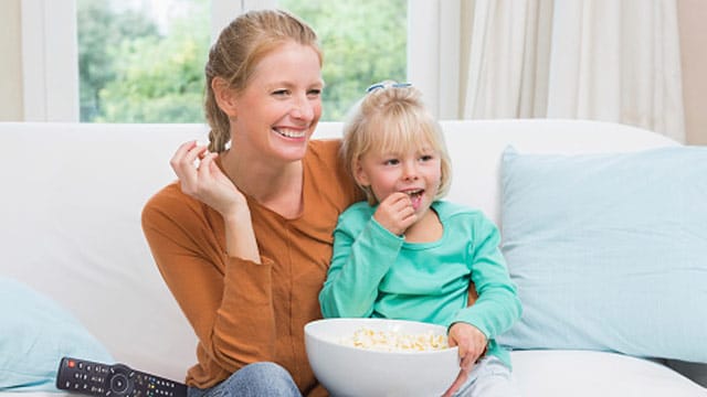 Manche Filme sollten kleine Kinder mit älteren Kindern oder Eltern schauen.