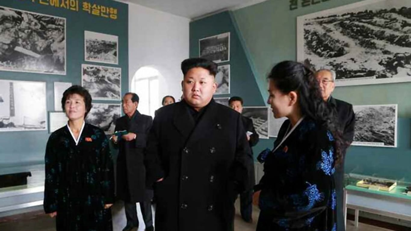 Kim Jong Un im Museum über US-Kriegsverbrechen.