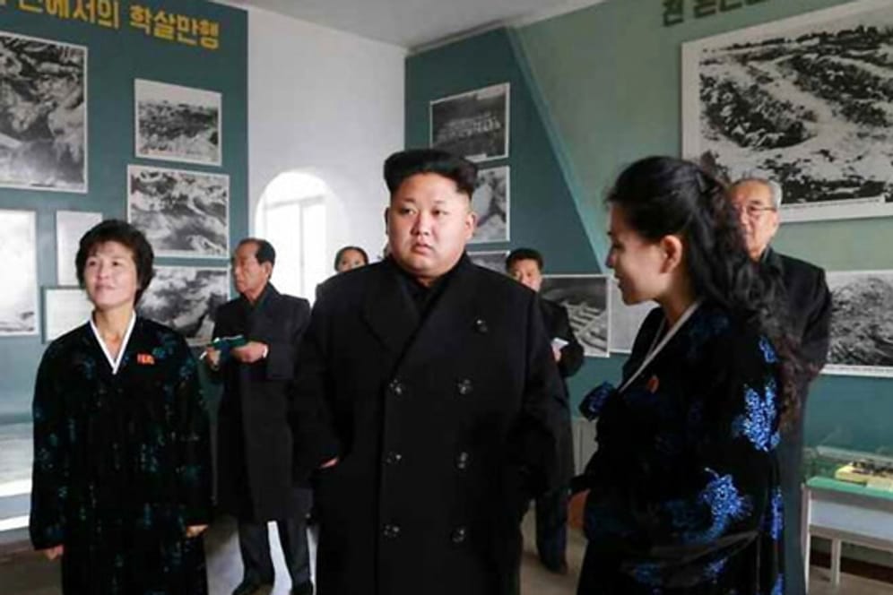 Kim Jong Un im Museum über US-Kriegsverbrechen.