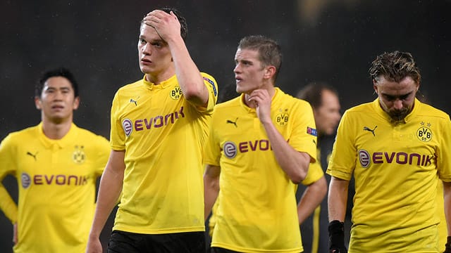 Enttäuschung und hängende Köpfe: Shinji Kagawa, Matthias Ginter, Sven Bender und Marcel Schmelzer (v. li. n. re.). Enttäuschung und hängende Köpfe: Shinji Kagawa, Matthias Ginter, Sven Bender und Marcel Schmelzer (v. li. n. re.).
