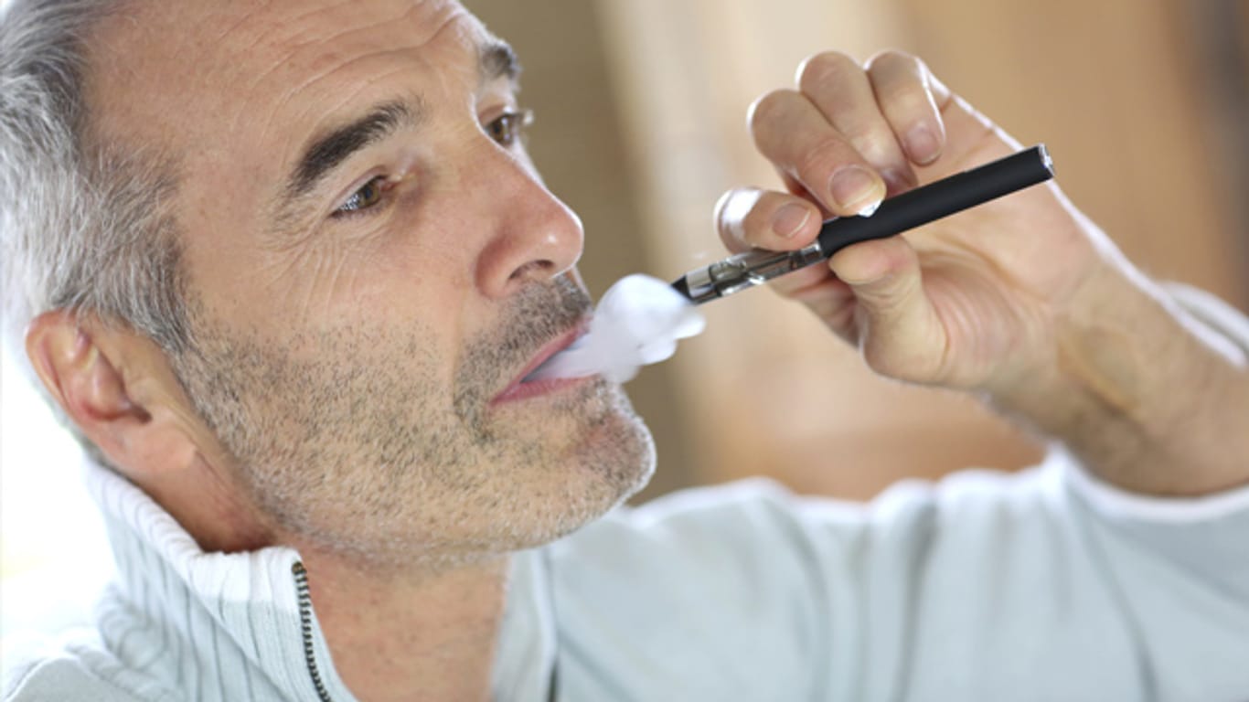 E-Zigaretten enthalten gefährliche Substanzen und sind aus gesundheitlicher Sicht umstritten.