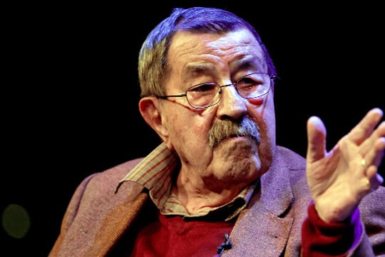 Der Schriftsteller Günter Grass mischt sich ein - und wirft der Politik "ein eklatantes Versagen" vor