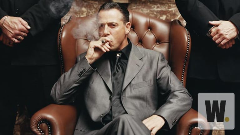 Entschleunigung für Männer: Zigarre rauchen in einer guten Cigar-Lounge.