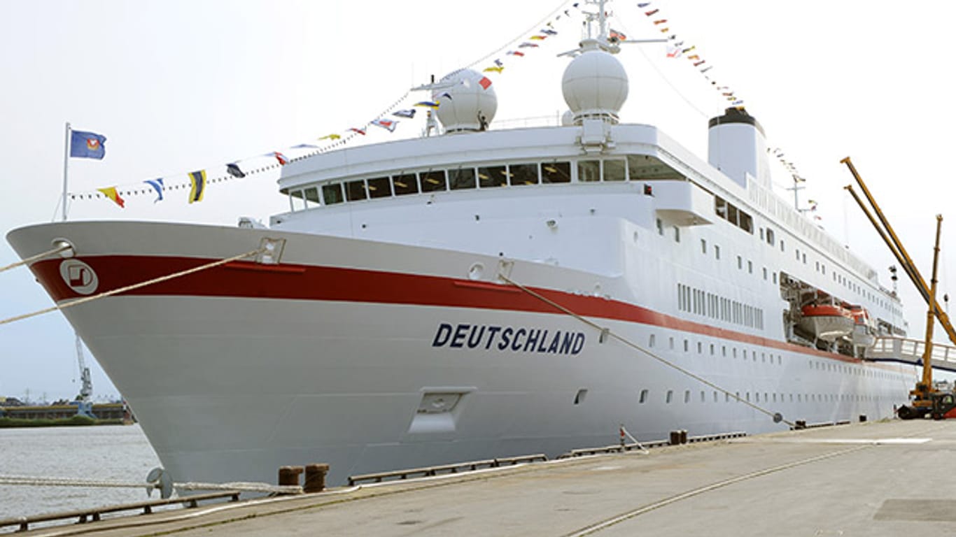 Die "Deutschland" sitzt fest. Das Schiff kann zur geplanten Weltreise am 18 Dezember nicht auslaufen.
