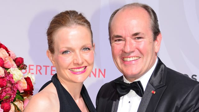 Wolfram Kons und seine Frau Alexa sind zum zweiten Mal Eltern eines Sohnes geworden. Wolfram Kons und seine Frau Alexa sind zum zweiten Mal Eltern eines Sohnes geworden.