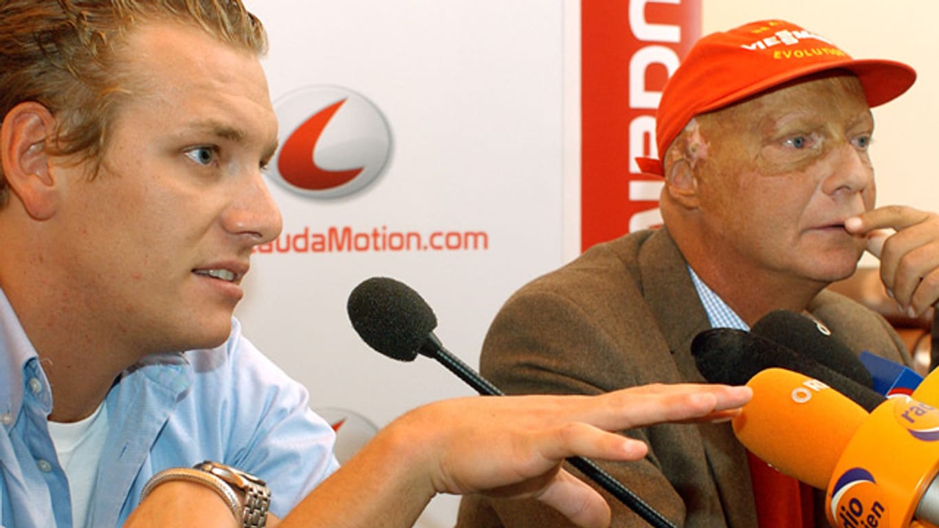 Ein Foto aus dem Jahr 2003: Lukas (li.) und Niki Lauda