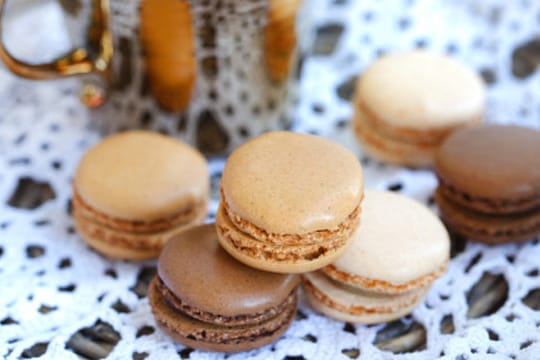 Kaffeemakronen sind eine tolle Alternative zu klassischen Weihnachtsplätzchen.