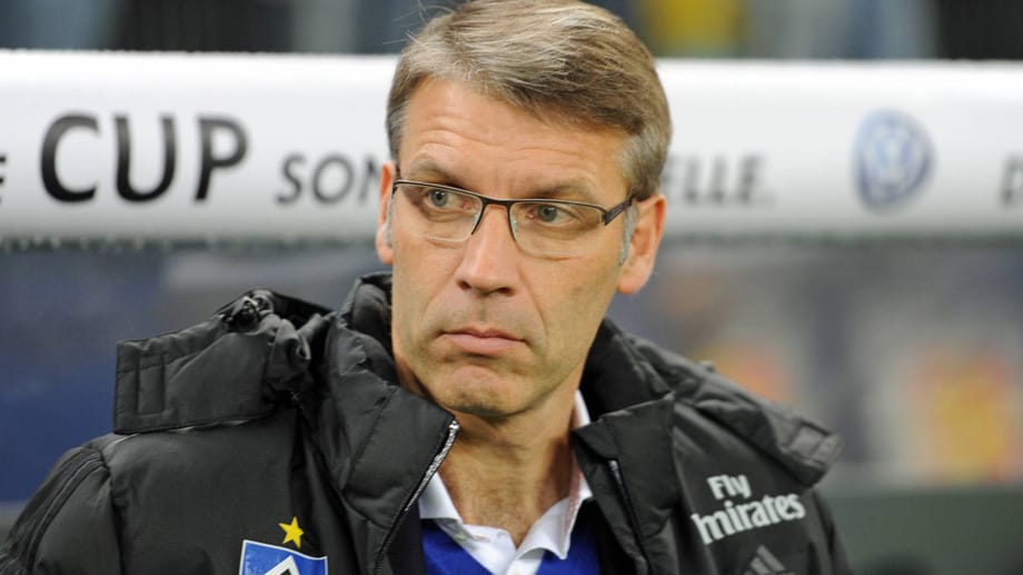 Peter Knäbel ist unzufrieden mit Hamburgs Effizienz nach ruhenden Bällen. Peter Knäbel ist unzufrieden mit Hamburgs Effizienz nach ruhenden Bällen.